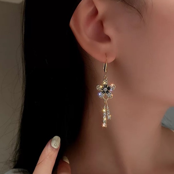 Flower Earrings Gold Plated - Picture 3 of 5